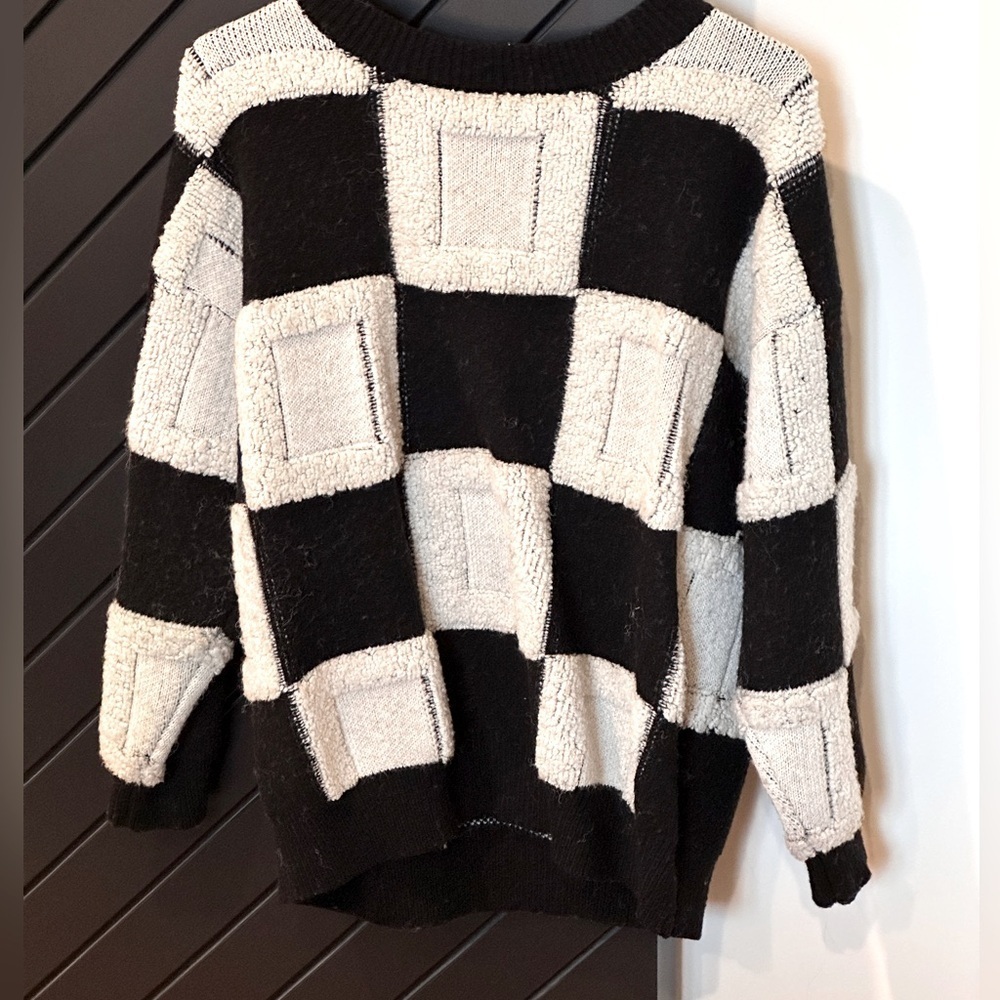 Line And Dot Oversized Sweater. Perfect For Fall. Excellent Condition